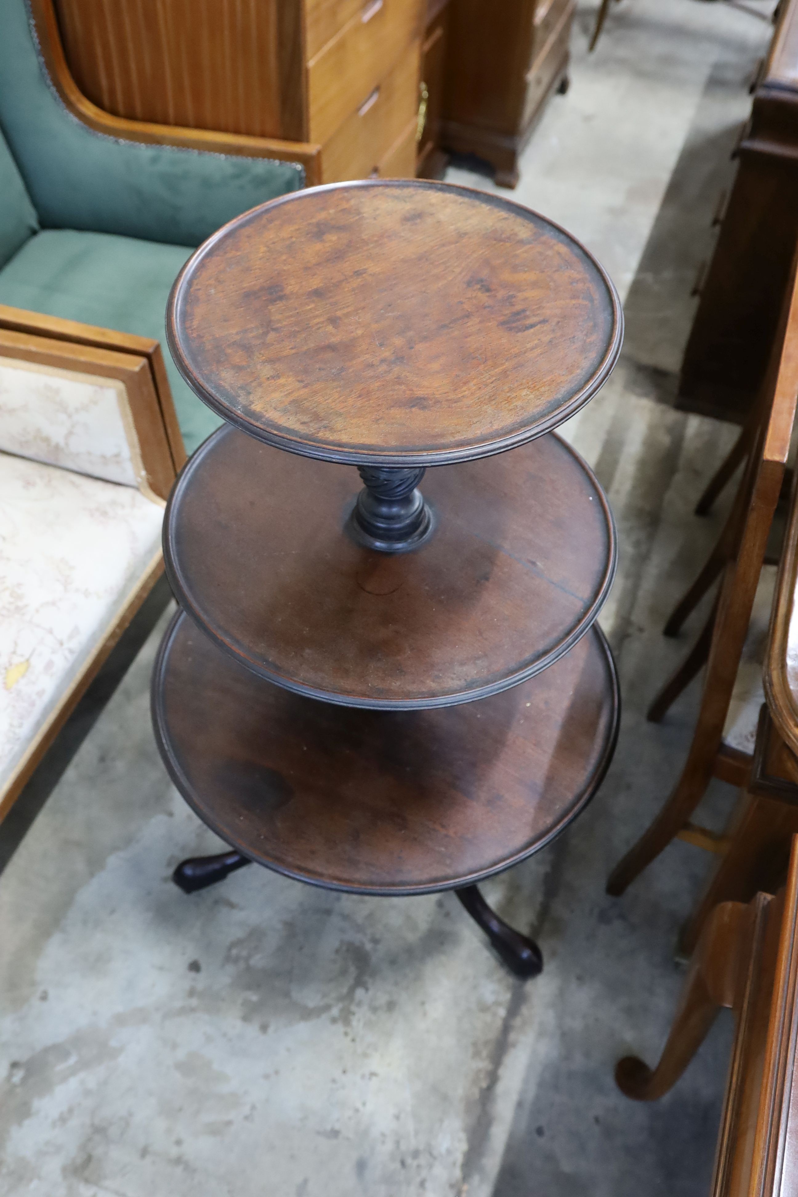 A George III circular mahogany three tier dumb waiter, diameter 60cm, height 106cm